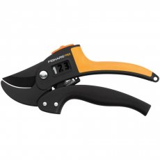 FISKARS P83 PowerStep 3 lépésben vágó metszőolló